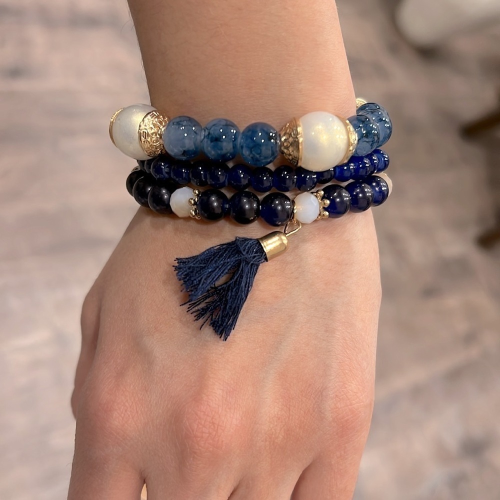 3/$28🌺Elegant Blue and White Beaded Bracelet Set🌺